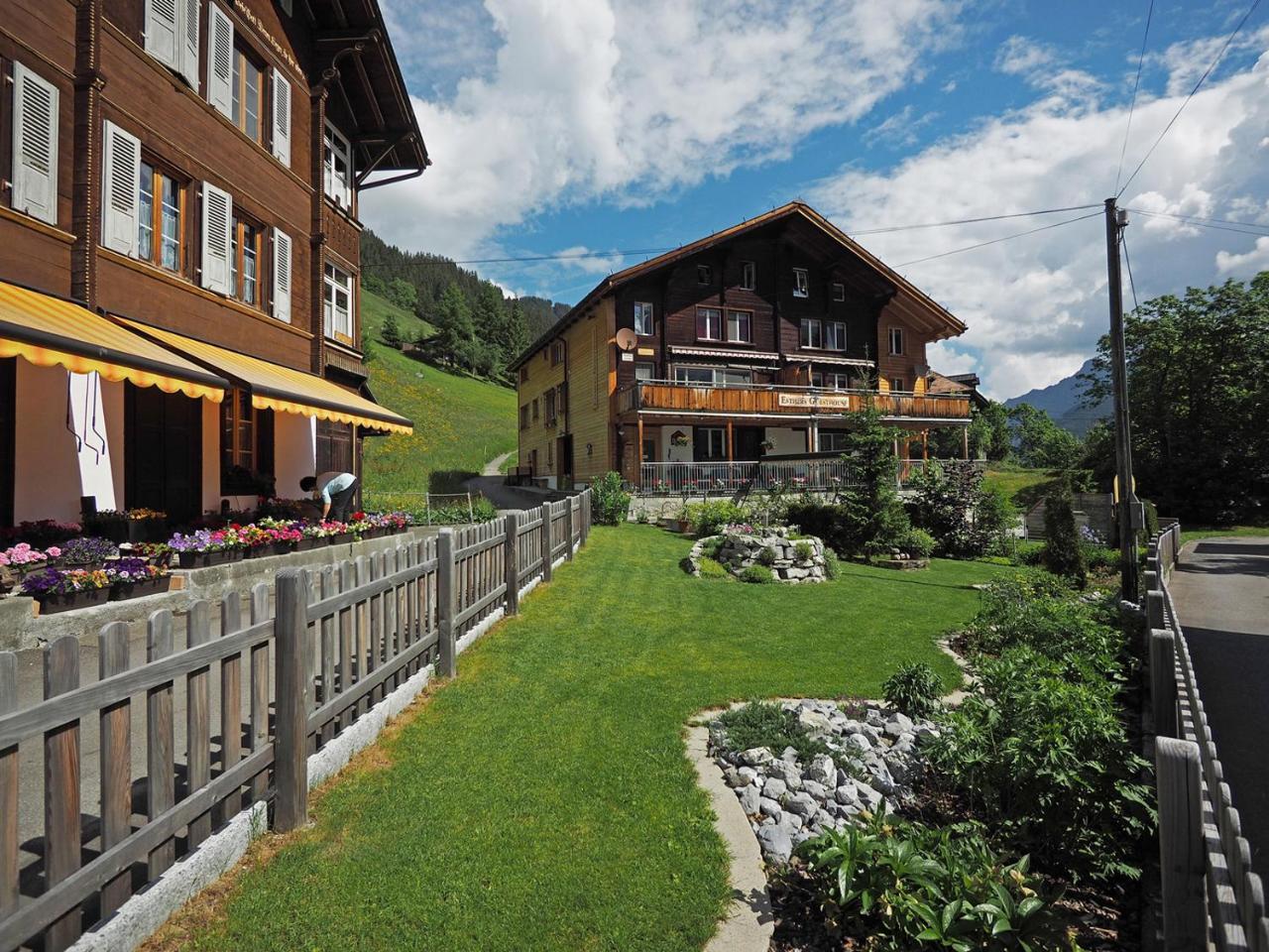 Esthers Guesthouse Gimmelwald Exterior foto